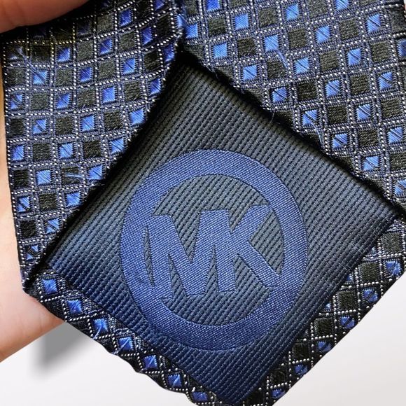 Michael KORS | Checkered Tie - Picture 2 of 5